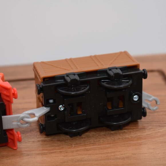 NIA 18 - 2013 Gullane Thomas & Friends TrackMaster Engine Motorized Oran… - Picture 10 of 10